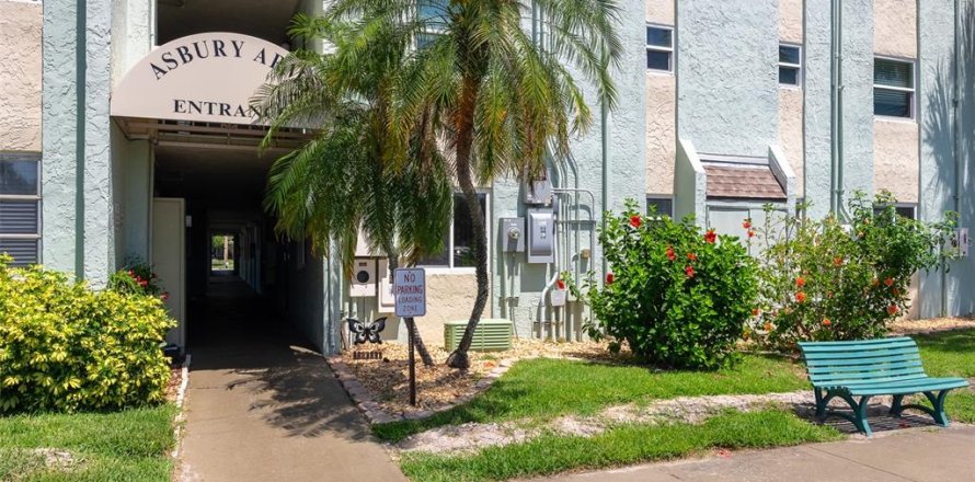 Condominio en Saint Petersburg, Florida, 2 dormitorios № 1737101
