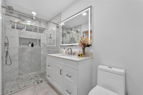 Townhouse in Pembroke Pines, Florida 4 bedrooms, 204.94 sq.m. № 2176463 - photo 13