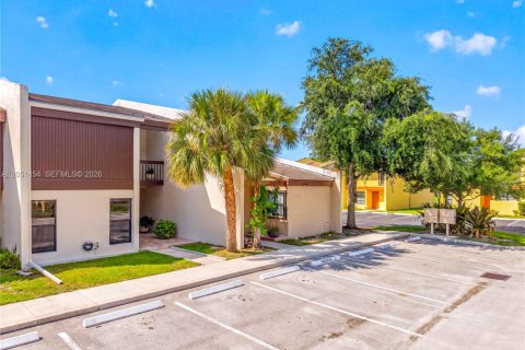 Townhouse in Pembroke Pines, Florida 4 bedrooms, 204.94 sq.m. № 2176463 - photo 26
