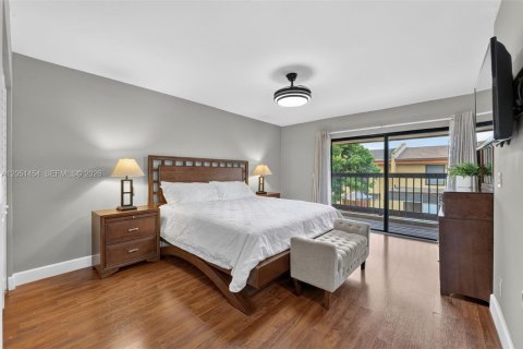 Townhouse in Pembroke Pines, Florida 4 bedrooms, 204.94 sq.m. № 2176463 - photo 11