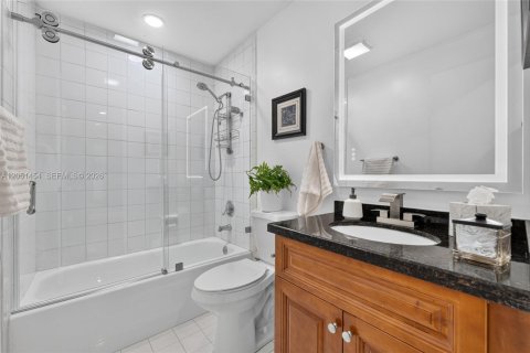 Townhouse in Pembroke Pines, Florida 4 bedrooms, 204.94 sq.m. № 2176463 - photo 10