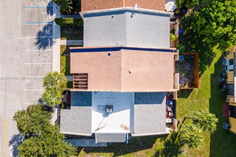 Townhouse in Pembroke Pines, Florida 4 bedrooms, 204.94 sq.m. № 2176463 - photo 30