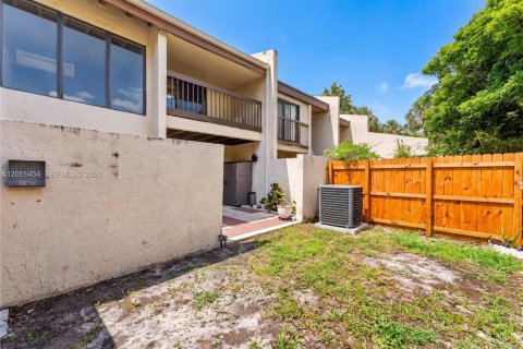 Townhouse in Pembroke Pines, Florida 4 bedrooms, 204.94 sq.m. № 2176463 - photo 29