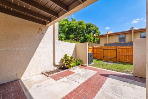 Townhouse in Pembroke Pines, Florida 4 bedrooms, 204.94 sq.m. № 2176463 - photo 28
