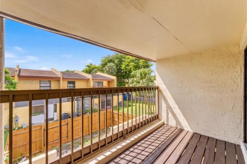 Townhouse in Pembroke Pines, Florida 4 bedrooms, 204.94 sq.m. № 2176463 - photo 16