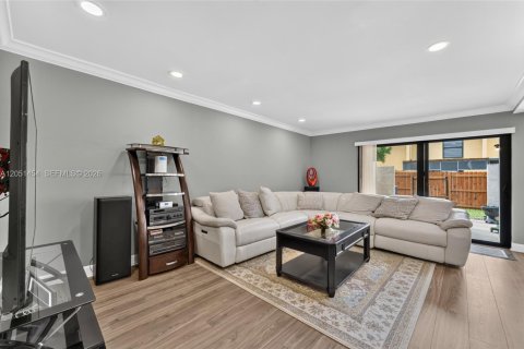 Townhouse in Pembroke Pines, Florida 4 bedrooms, 204.94 sq.m. № 2176463 - photo 9
