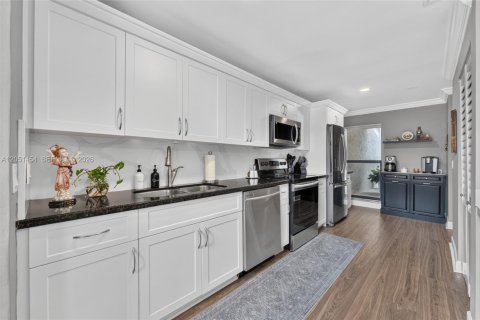 Townhouse in Pembroke Pines, Florida 4 bedrooms, 204.94 sq.m. № 2176463 - photo 3