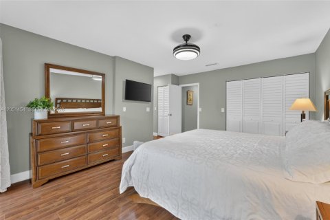 Townhouse in Pembroke Pines, Florida 4 bedrooms, 204.94 sq.m. № 2176463 - photo 12