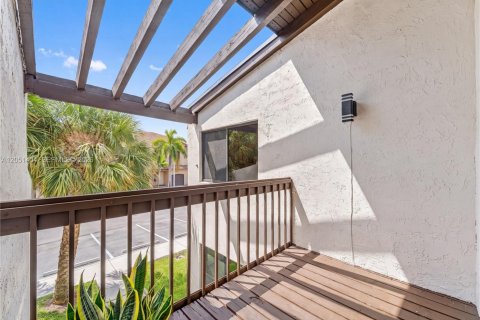 Townhouse in Pembroke Pines, Florida 4 bedrooms, 204.94 sq.m. № 2176463 - photo 19