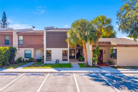 Townhouse in Pembroke Pines, Florida 4 bedrooms, 204.94 sq.m. № 2176463 - photo 24