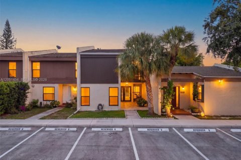 Townhouse in Pembroke Pines, Florida 4 bedrooms, 204.94 sq.m. № 2176463 - photo 25