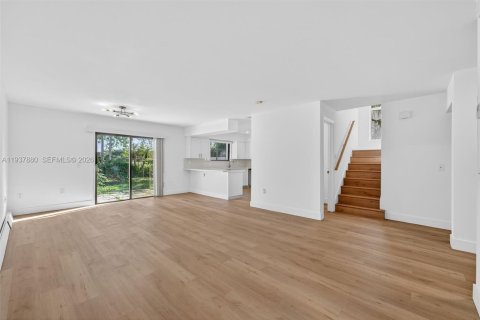 Touwnhouse à vendre à Miami, Floride: 3 chambres, 142.6 m2 № 1995674 - photo 10