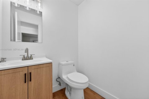 Touwnhouse à vendre à Miami, Floride: 3 chambres, 142.6 m2 № 1995674 - photo 12