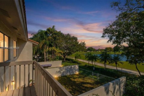 Touwnhouse à vendre à Miami, Floride: 3 chambres, 142.6 m2 № 1995674 - photo 29