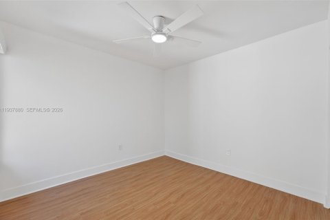 Touwnhouse à vendre à Miami, Floride: 3 chambres, 142.6 m2 № 1995674 - photo 19