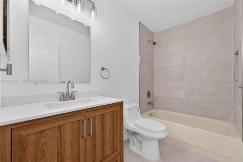 Touwnhouse à vendre à Miami, Floride: 3 chambres, 142.6 m2 № 1995674 - photo 23