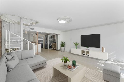 Снять в аренду таунхаус в Майами, Флорида 2 спальни, 120.68м2, № 1966641 - фото 2