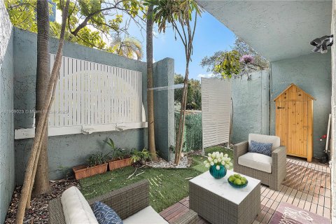 Снять в аренду таунхаус в Майами, Флорида 2 спальни, 120.68м2, № 1966641 - фото 6