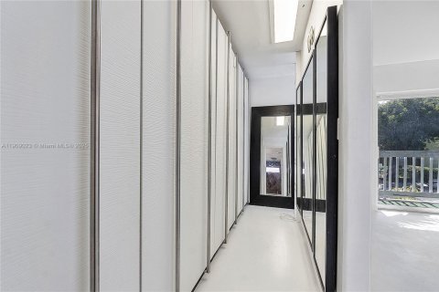 Снять в аренду таунхаус в Майами, Флорида 2 спальни, 120.68м2, № 1966641 - фото 12