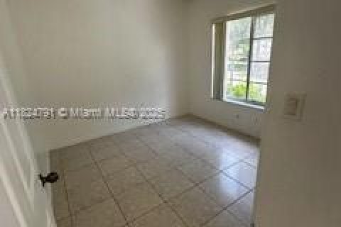 House in Hallandale Beach, Florida 2 bedrooms, 87.33 sq.m. № 1938050 - photo 2