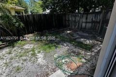 House in Hallandale Beach, Florida 2 bedrooms, 87.33 sq.m. № 1938050 - photo 14