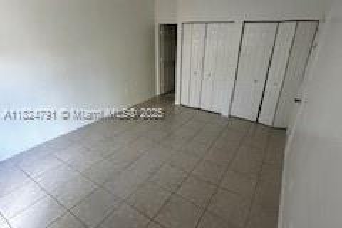 House in Hallandale Beach, Florida 2 bedrooms, 87.33 sq.m. № 1938050 - photo 6