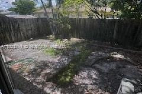 Villa ou maison à louer à Hallandale Beach, Floride: 2 chambres, 87.33 m2 № 1938050 - photo 13