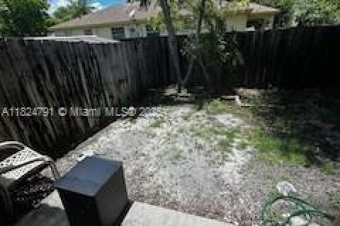 House in Hallandale Beach, Florida 2 bedrooms, 87.33 sq.m. № 1938050 - photo 15