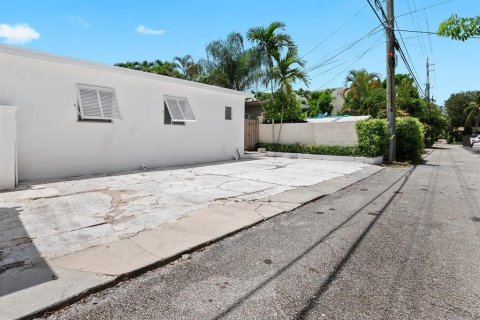 Villa ou maison à louer à Fort Lauderdale, Floride: 1 chambre, 429.77 m2 № 994168 - photo 1