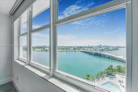 Condo in North Bay Village, Florida, 1 bedroom  № 1940091 - photo 10