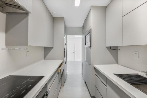 Condo in North Bay Village, Florida, 1 bedroom  № 1940091 - photo 15