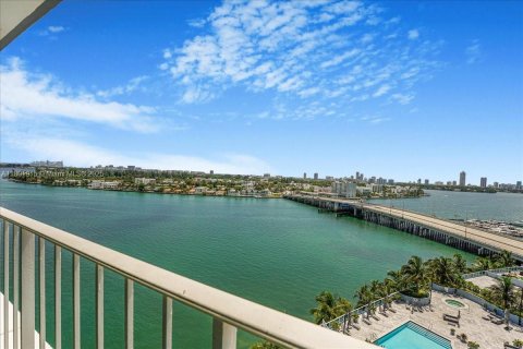 Condo in North Bay Village, Florida, 1 bedroom  № 1940091 - photo 18