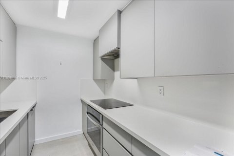 Condo in North Bay Village, Florida, 1 bedroom  № 1940091 - photo 14