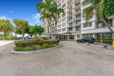Condo in North Bay Village, Florida, 1 bedroom  № 1940091 - photo 28