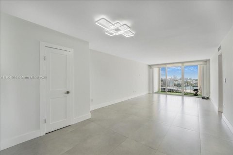 Condo in North Bay Village, Florida, 1 bedroom  № 1940091 - photo 2