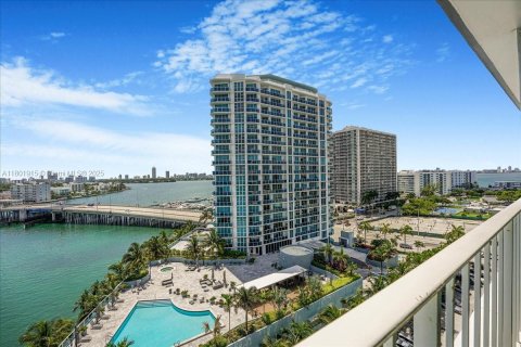 Condo in North Bay Village, Florida, 1 bedroom  № 1940091 - photo 21