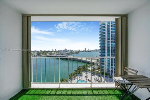 Condo in North Bay Village, Florida, 1 bedroom  № 1940091 - photo 19