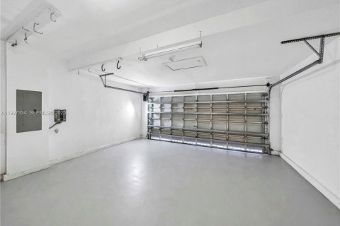 Купить виллу или дом в Майами, Флорида 4 спальни, 243.31м2, № 1989147 - фото 26