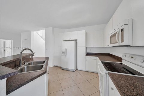 Купить виллу или дом в Майами, Флорида 4 спальни, 243.31м2, № 1989147 - фото 15