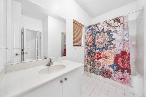 Купить виллу или дом в Майами, Флорида 4 спальни, 243.31м2, № 1989147 - фото 24