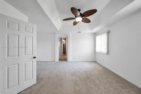 Купить виллу или дом в Майами, Флорида 4 спальни, 243.31м2, № 1989147 - фото 30