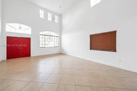 Купить виллу или дом в Майами, Флорида 4 спальни, 243.31м2, № 1989147 - фото 10