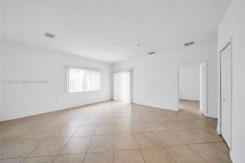 Купить виллу или дом в Майами, Флорида 4 спальни, 243.31м2, № 1989147 - фото 21