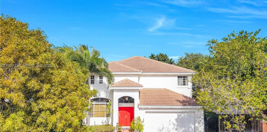 Дом в Майами, Флорида 4 спальни, 243.31м2 № 1989147