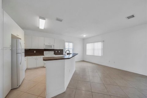 Купить виллу или дом в Майами, Флорида 4 спальни, 243.31м2, № 1989147 - фото 17