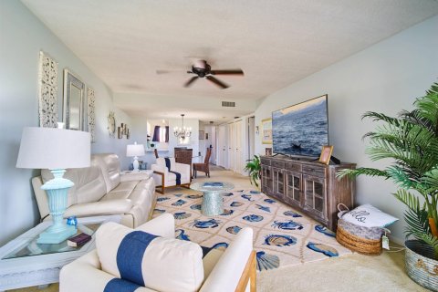 Condo in Stuart, Florida, 1 bedroom № 2260941 - photo 5