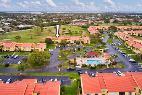 Condo in Stuart, Florida, 1 bedroom № 2260941 - photo 16