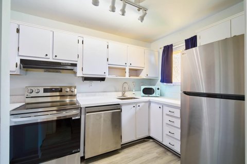 Condo in Stuart, Florida, 1 bedroom № 2260941 - photo 7