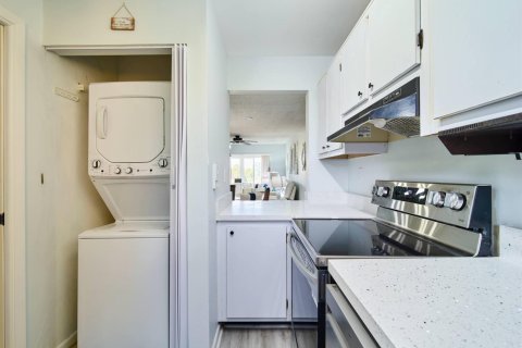 Condo in Stuart, Florida, 1 bedroom № 2260941 - photo 8