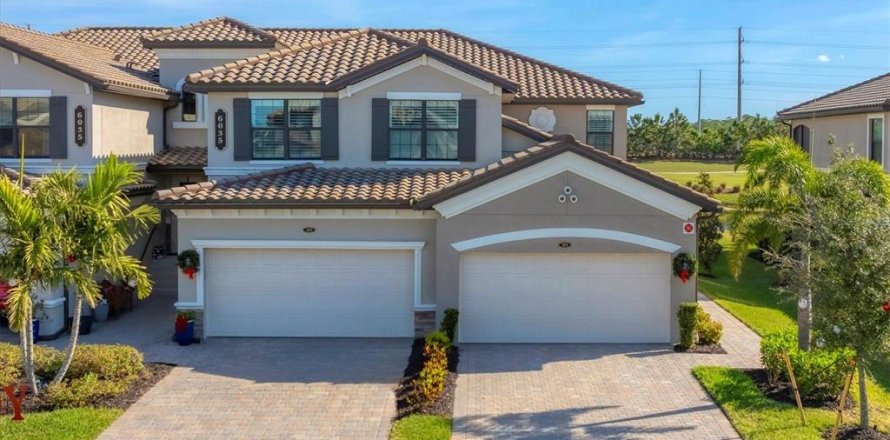 Condo in Lakewood Ranch, Florida, 3 bedrooms in LAKEWOOD NATIONAL № 1518106